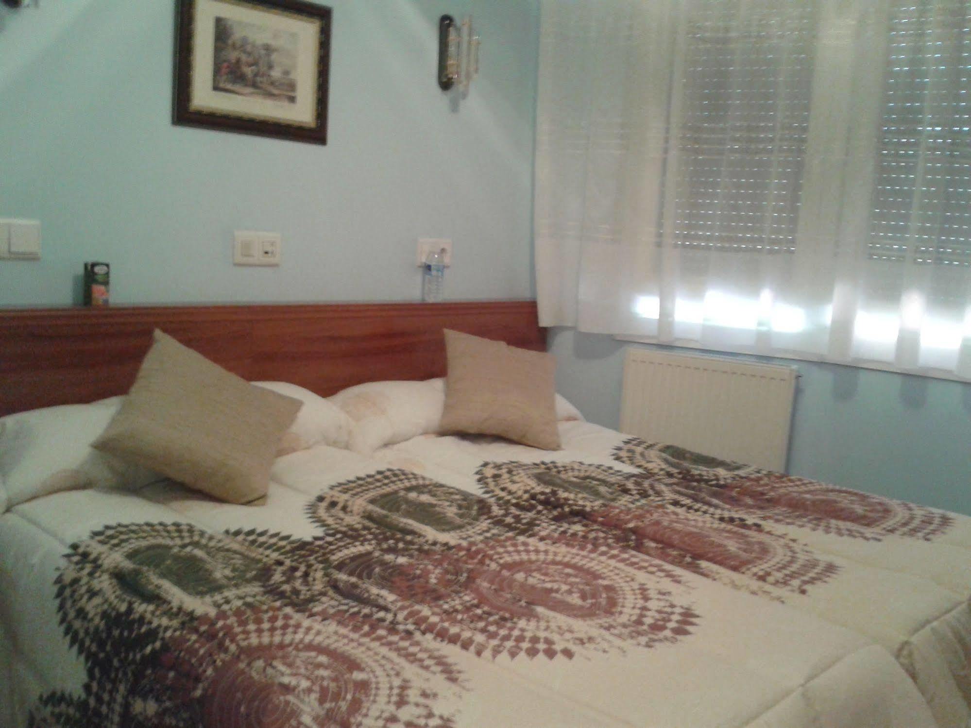 Hostal Campus Burgo Dış mekan fotoğraf